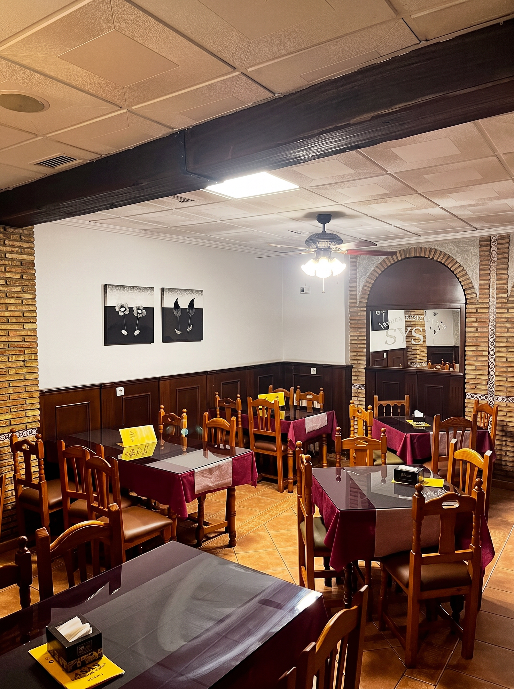 Salón del Restaurante Sysy montado para una celebración